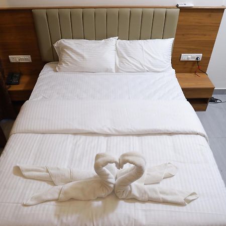 Silverkey Hotel Yelahanka Bangalore Dış mekan fotoğraf