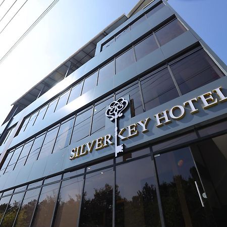 Silverkey Hotel Yelahanka Bangalore Dış mekan fotoğraf